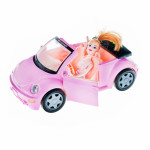 Bábika v ružovom autíčku
